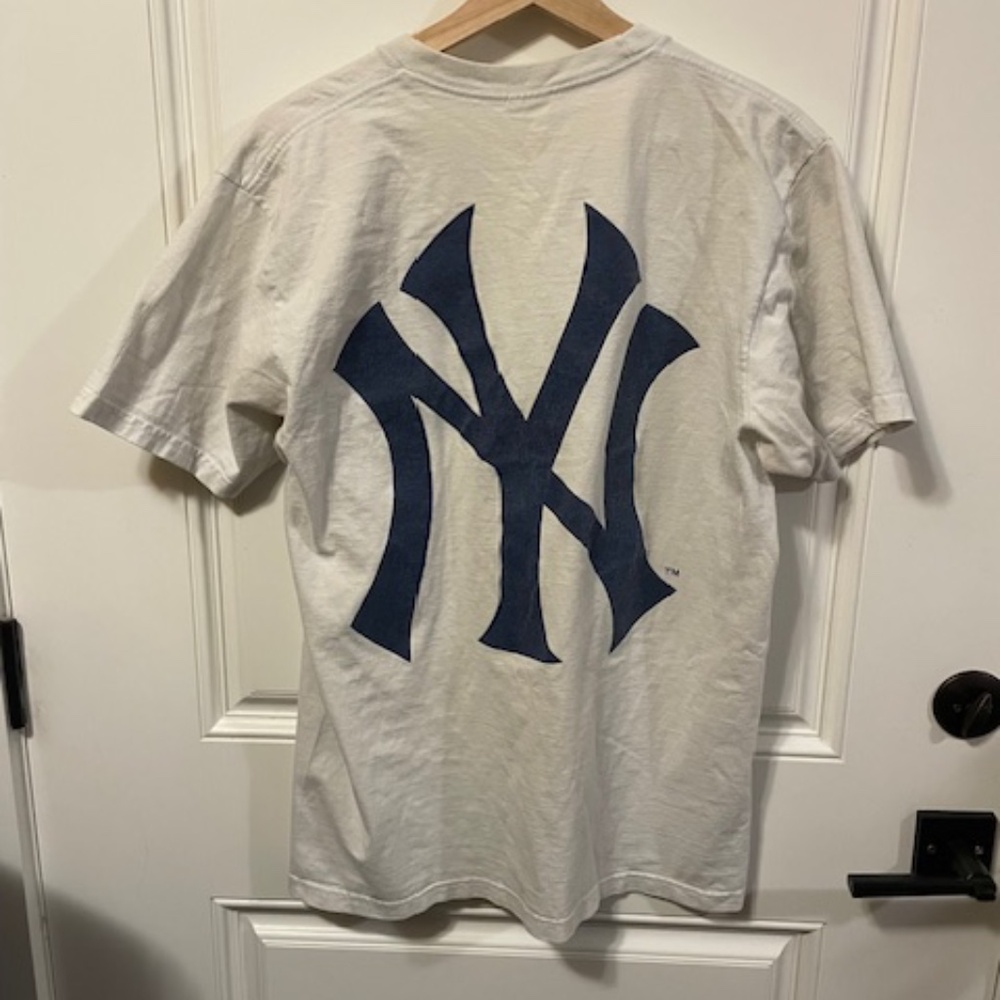 ** Rare** SUPREME New York Yankees Box Logo Tee 2015